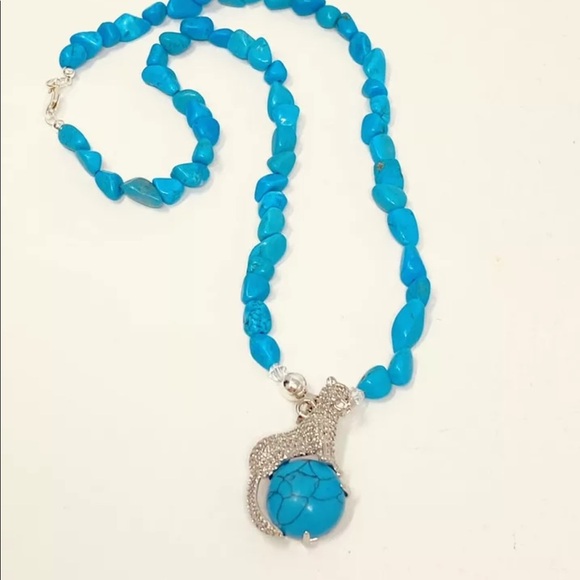 Magnesite necklace with tiger pendant + earrings - Picture 3 of 7